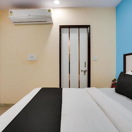 Super Hotel O Hotel Gold Star Нью-Дели Экстерьер фото