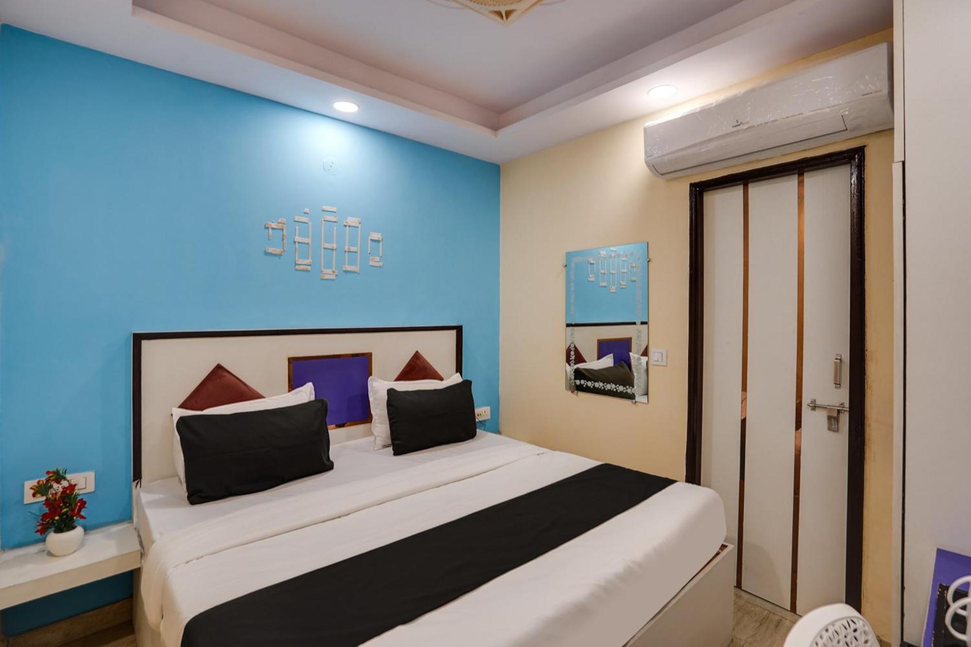 Super Hotel O Hotel Gold Star Нью-Дели Экстерьер фото