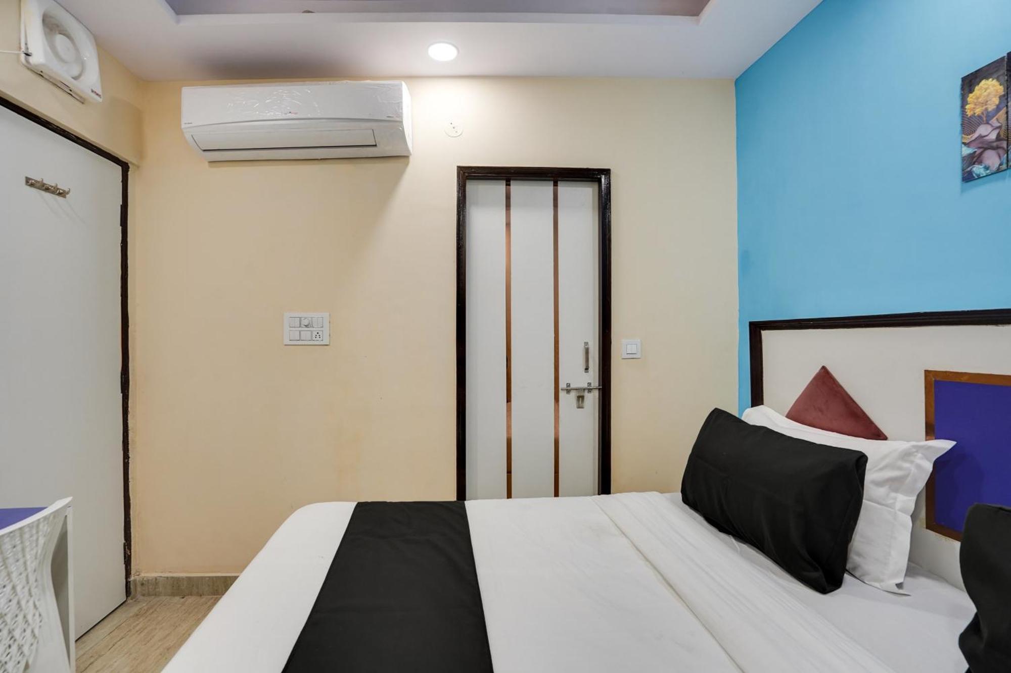 Super Hotel O Hotel Gold Star Нью-Дели Экстерьер фото