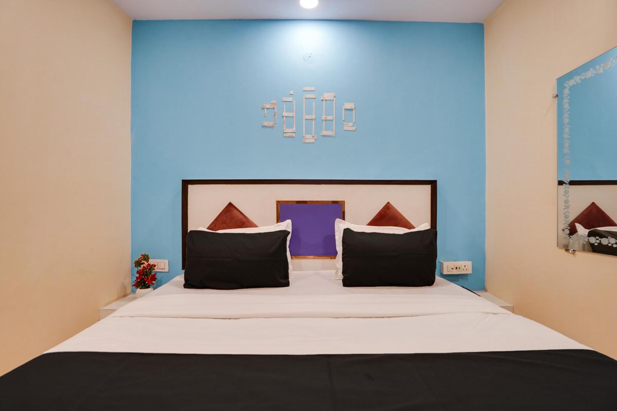 Super Hotel O Hotel Gold Star Нью-Дели Экстерьер фото